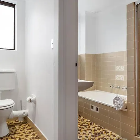 Fun Retro 2 Bedroom Apartment Entrance Exterior photo