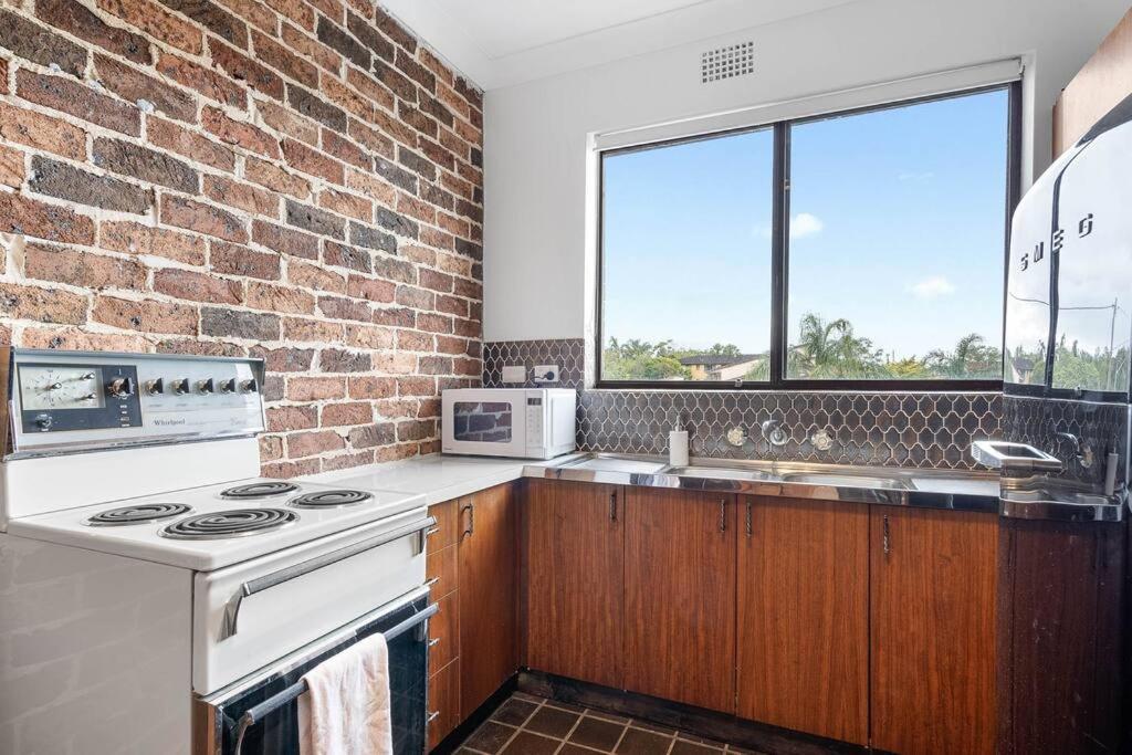 Fun Retro 2 Bedroom Apartment Entrance